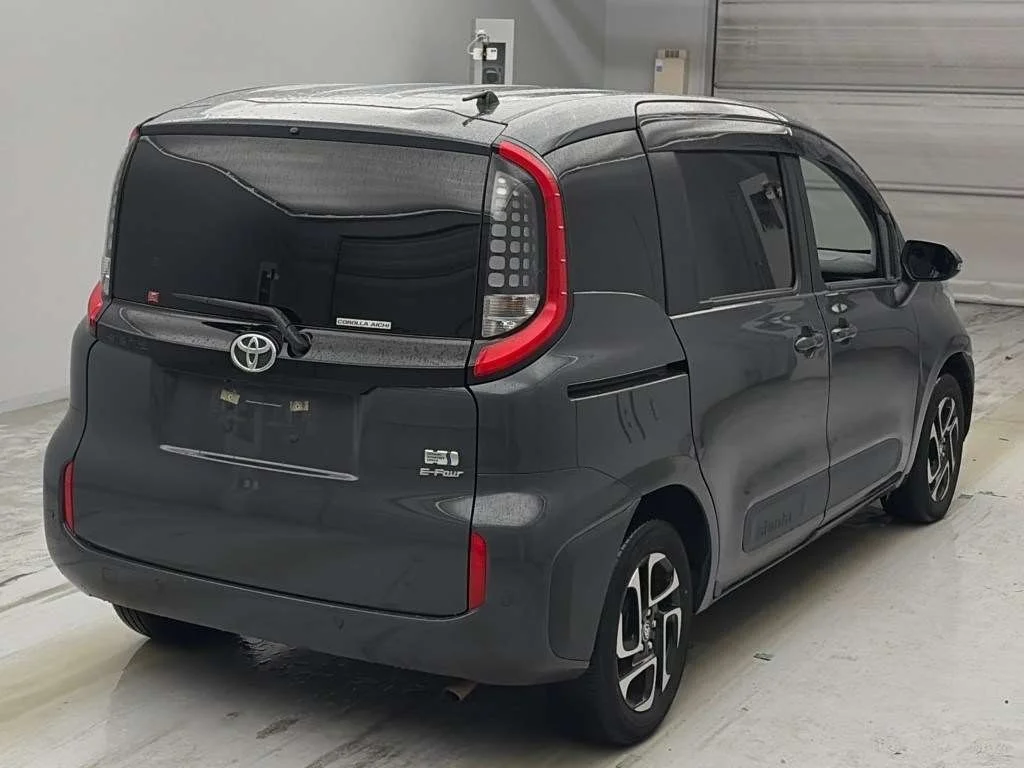 Toyota Sienta  с аукциона в Японии