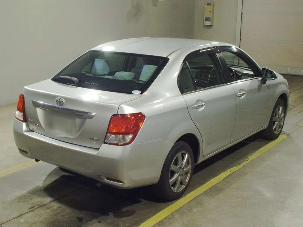 Toyota Corolla Axio  с аукциона в Японии