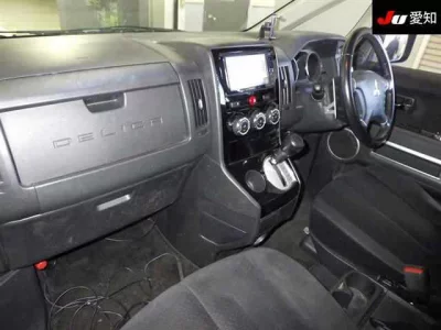MITSUBISHI DELICA D5