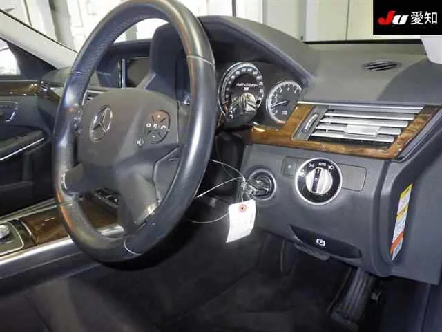 Mercedes-Benz E-Class  с аукциона в Японии