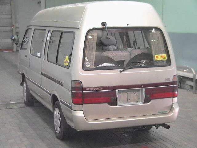 Toyota HiAce  с аукциона в Японии