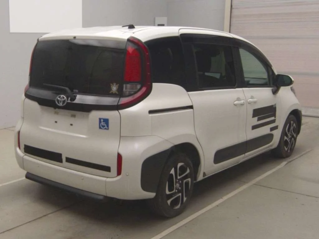 Toyota Sienta  с аукциона в Японии