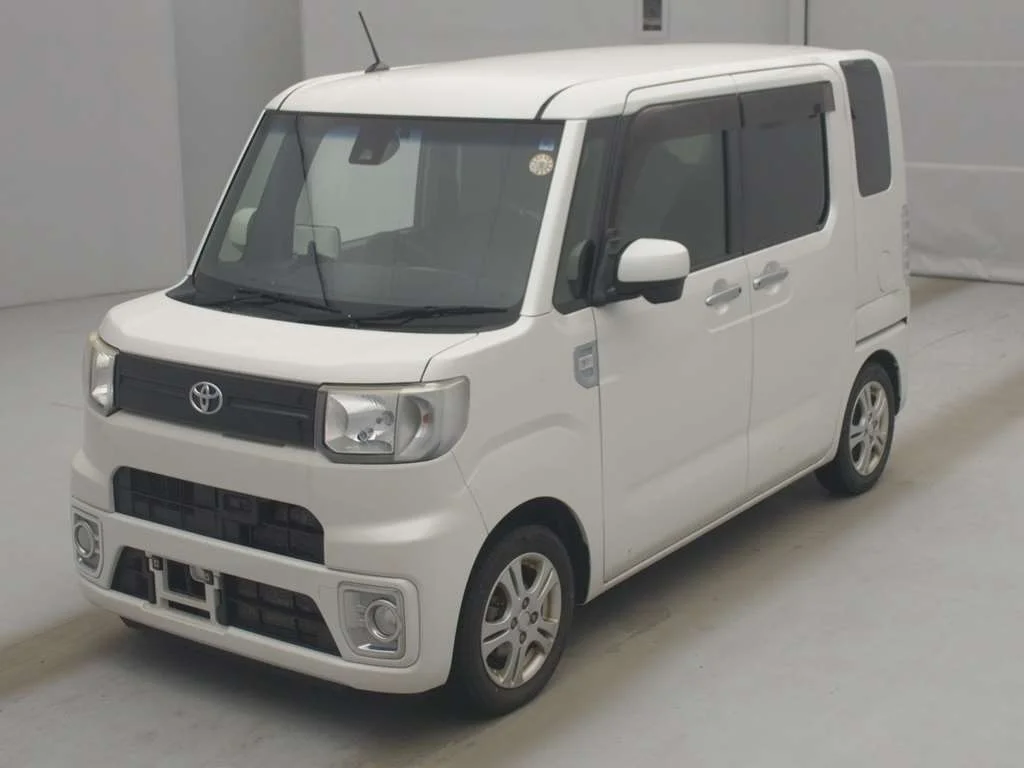 Toyota Pixis Mega 2016