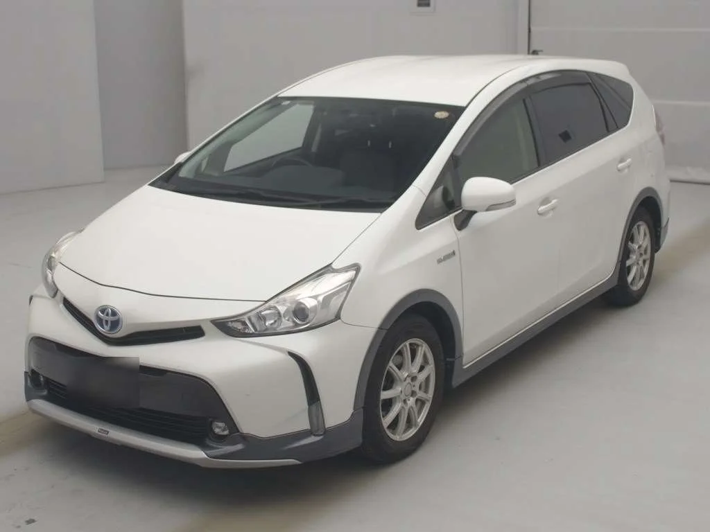 Toyota Prius Alpha 2015