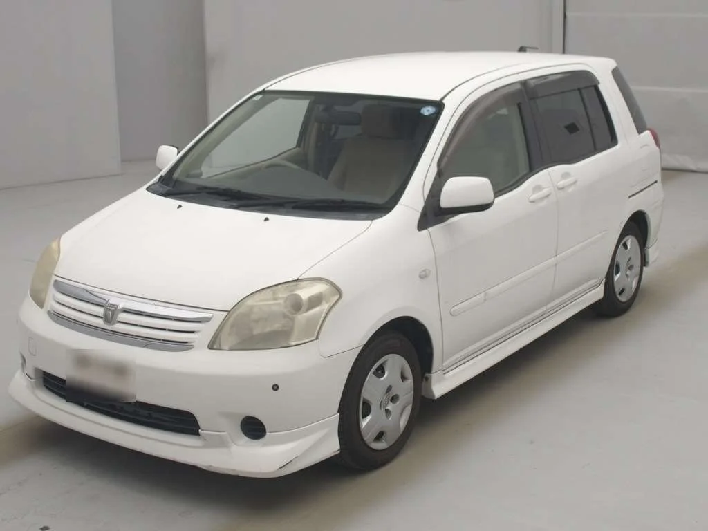 Toyota Raum 2006