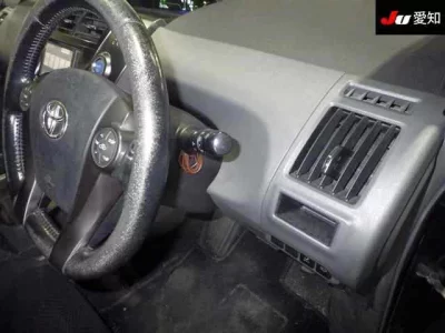 TOYOTA PRIUS ALPHA, 2014 — лот японского аукциона