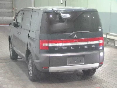 Mitsubishi Delica D:5