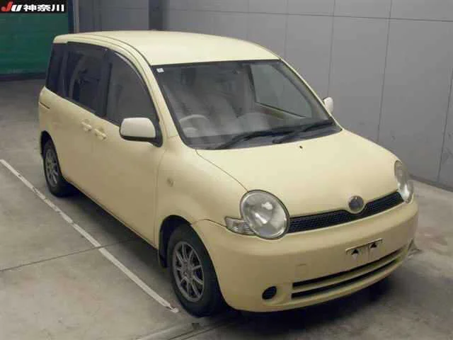Toyota Sienta 2006