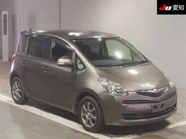Toyota Ractis 2005
