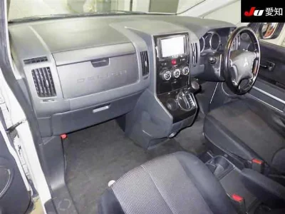 MITSUBISHI DELICA D5