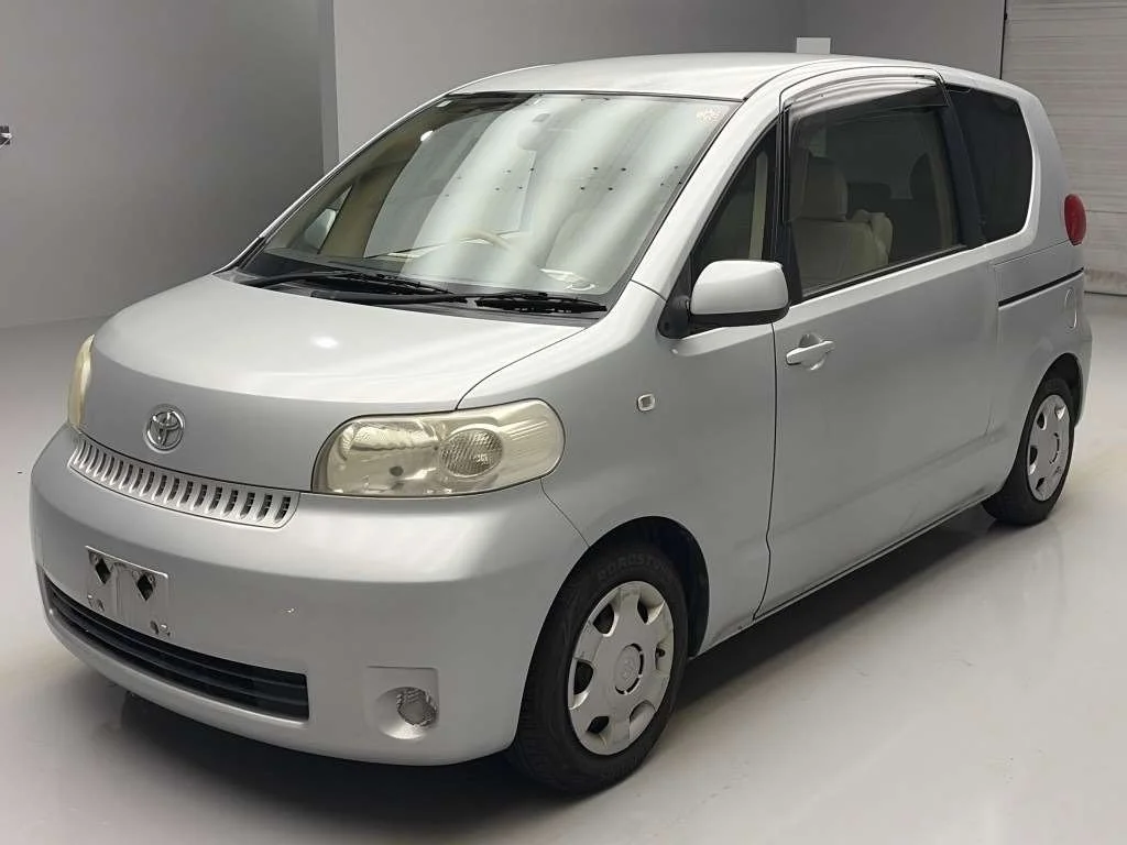 Toyota Porte 2004