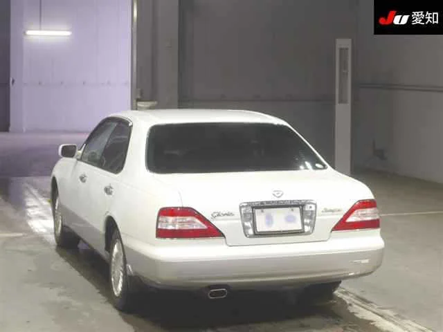 Nissan Gloria  с аукциона в Японии