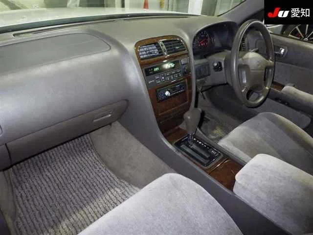 Nissan Gloria  с аукциона в Японии