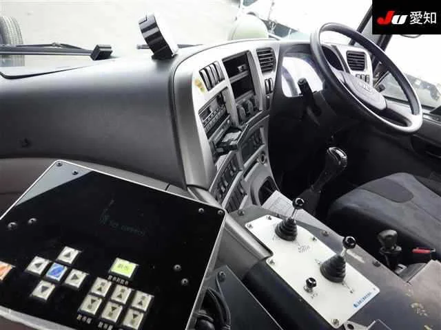 NISSAN DIESEL (UD) QUON  с аукциона в Японии