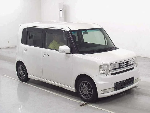 Toyota Pixis Space 2011