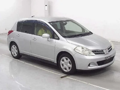 NISSAN TIIDA