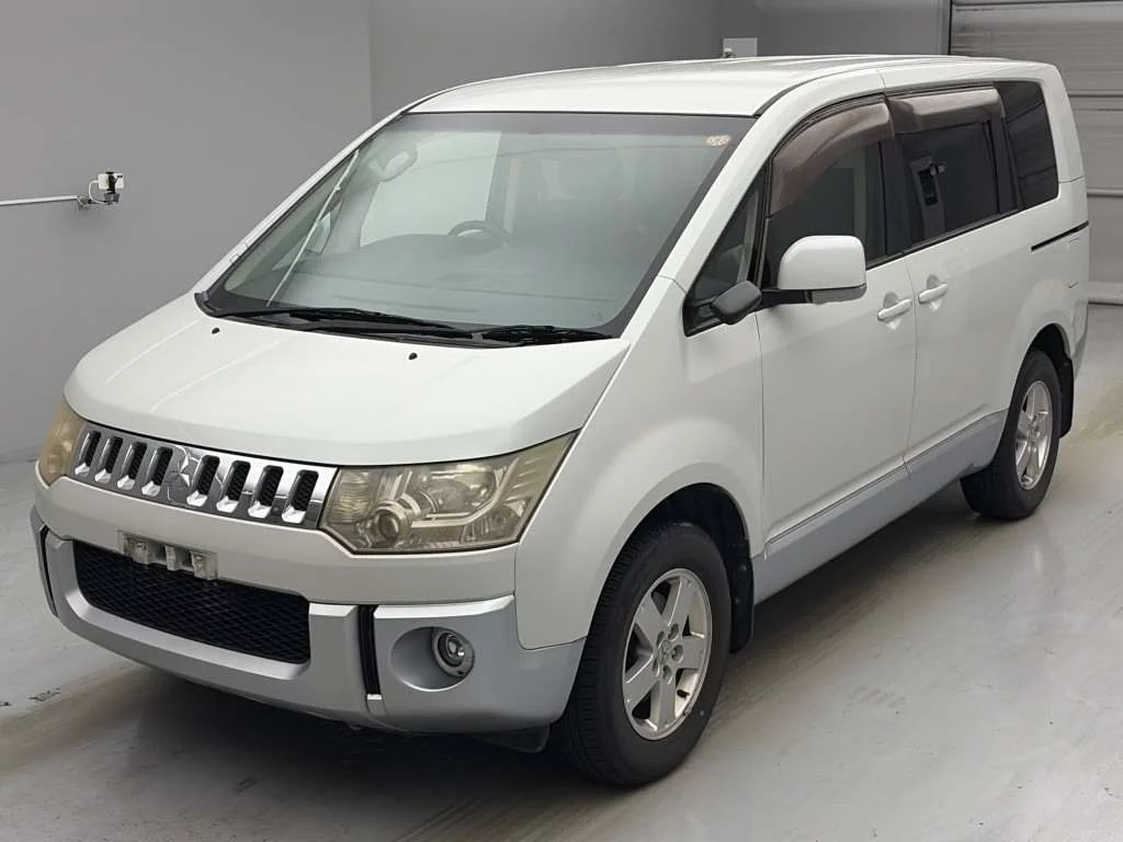 Mitsubishi Delica D:5 2012