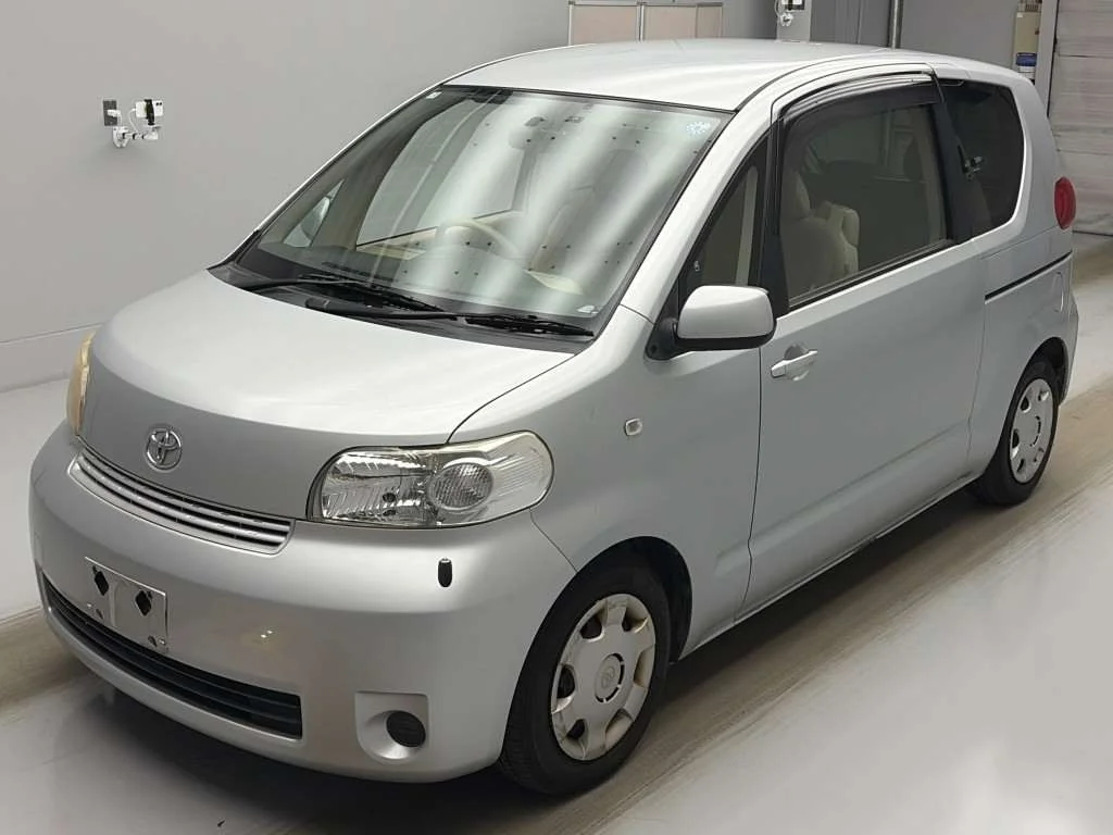 Toyota Porte 2006