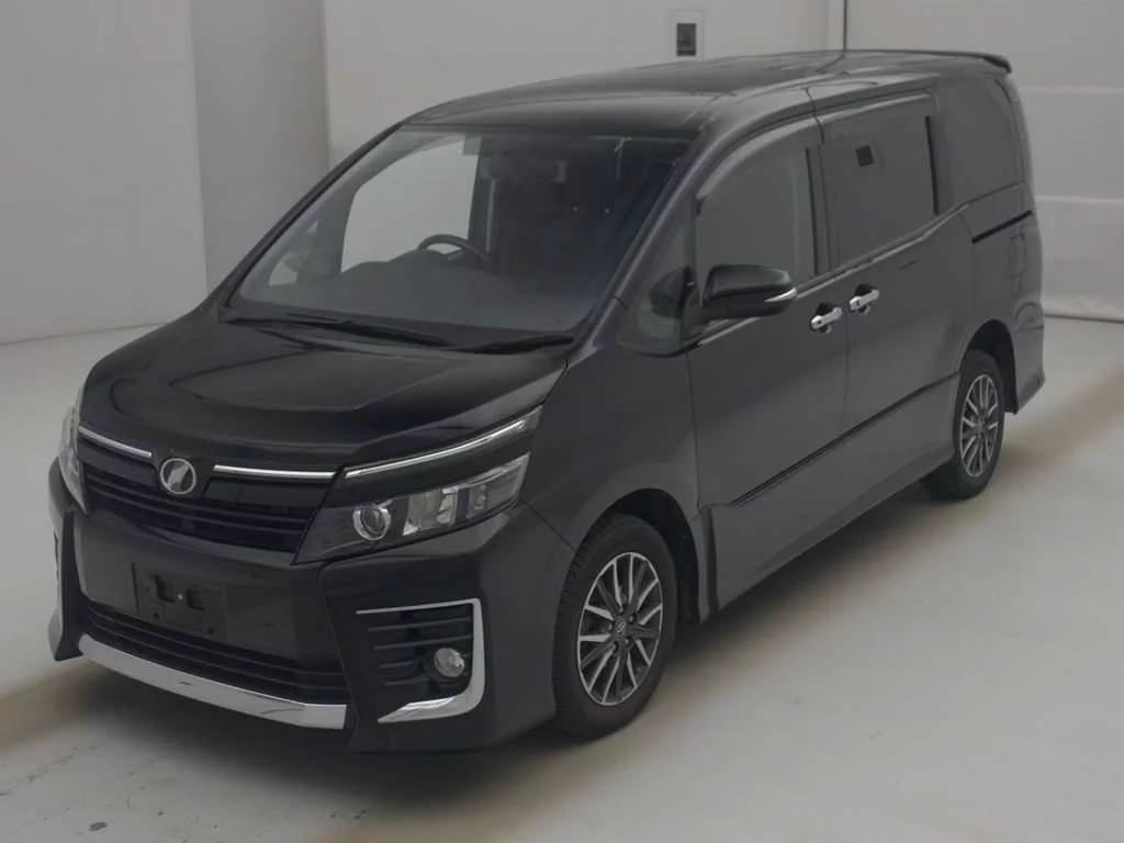 Toyota Voxy  с аукциона в Японии