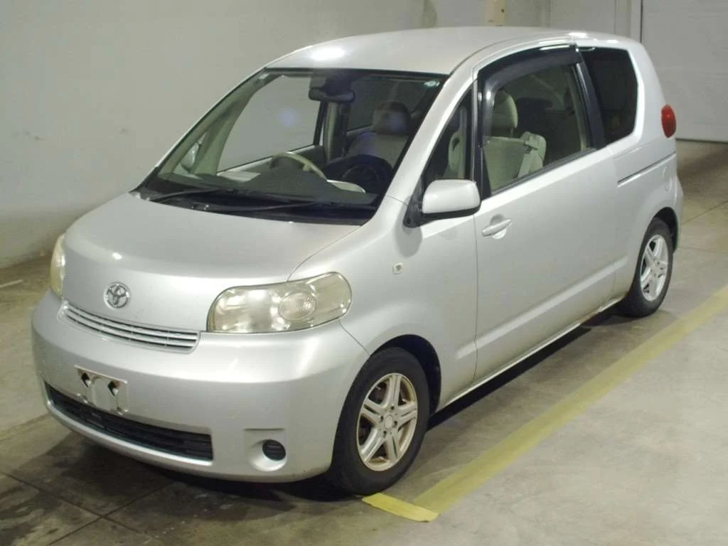 Toyota Porte 2011