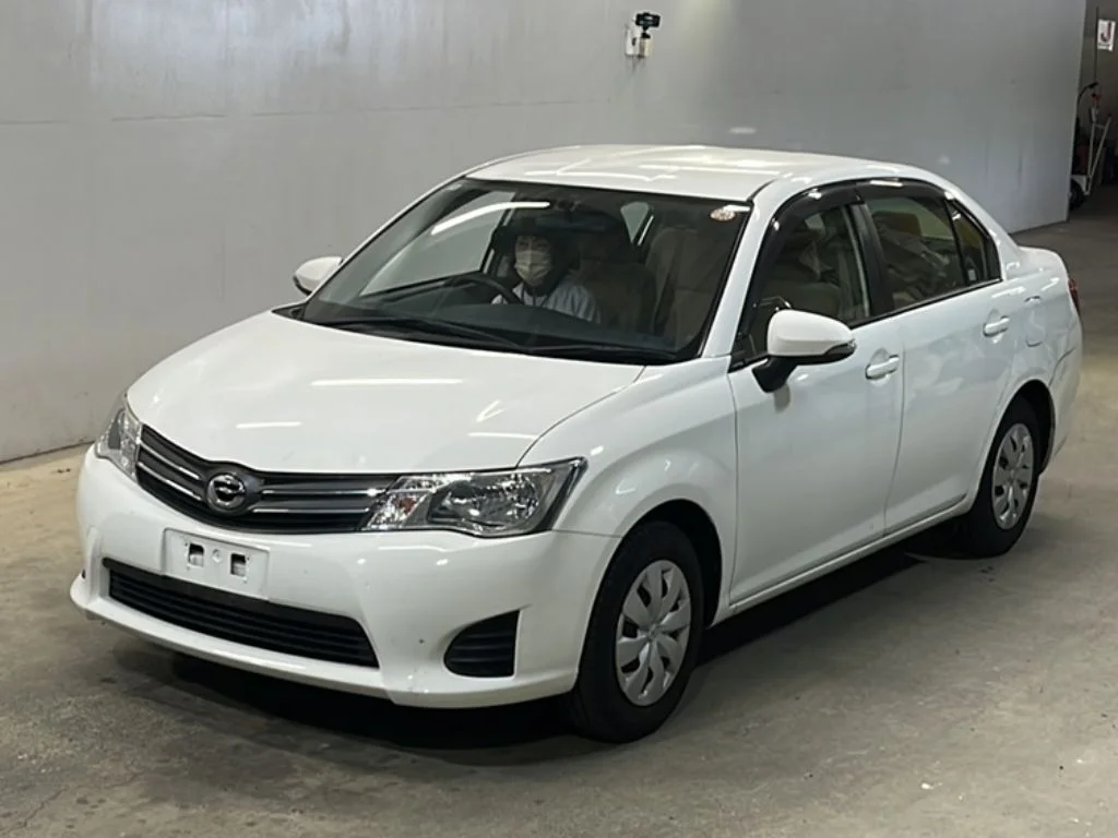 Toyota Corolla Axio 2014
