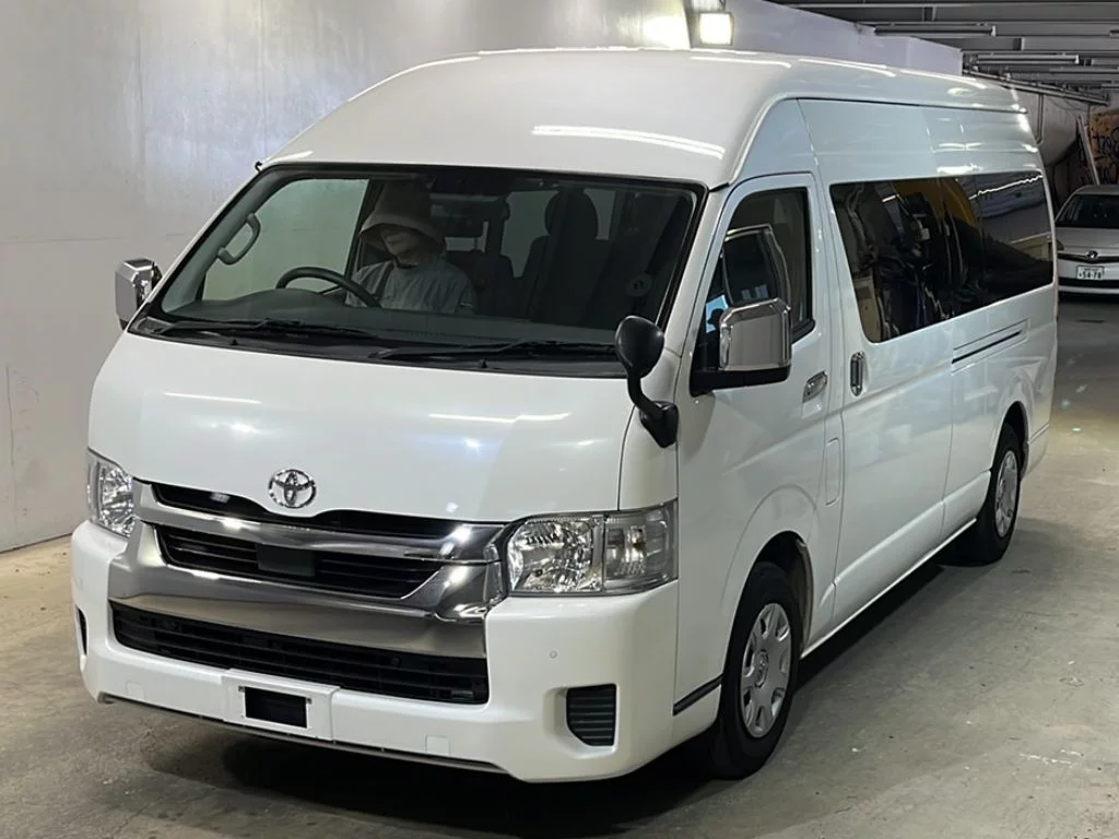 Toyota HiAce 2022