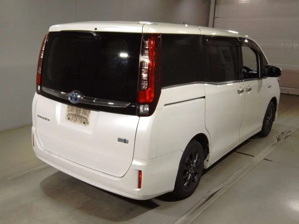 Toyota Esquire  с аукциона в Японии