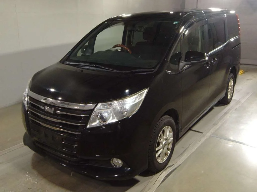Toyota Noah  с аукциона в Японии