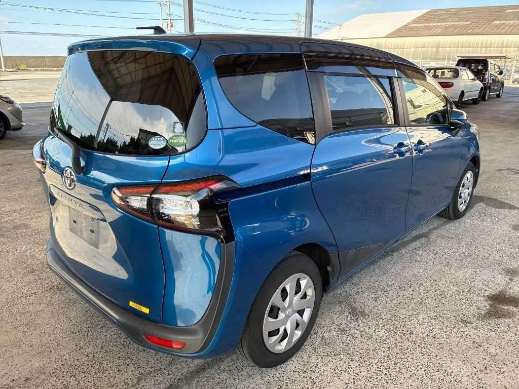 Toyota Sienta  с аукциона в Японии