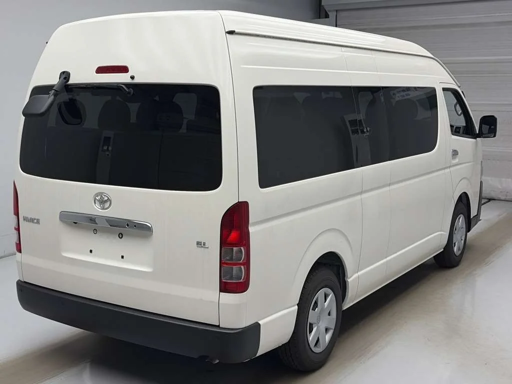 Toyota HiAce  с аукциона в Японии