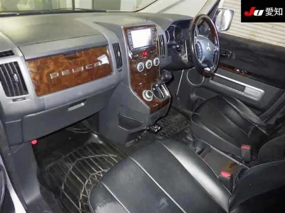 MITSUBISHI DELICA D5