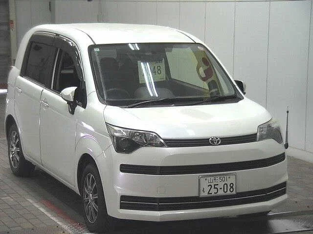 Toyota Spade 2012