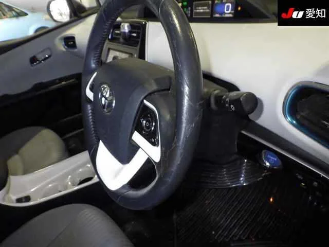 Toyota Prius  с аукциона в Японии