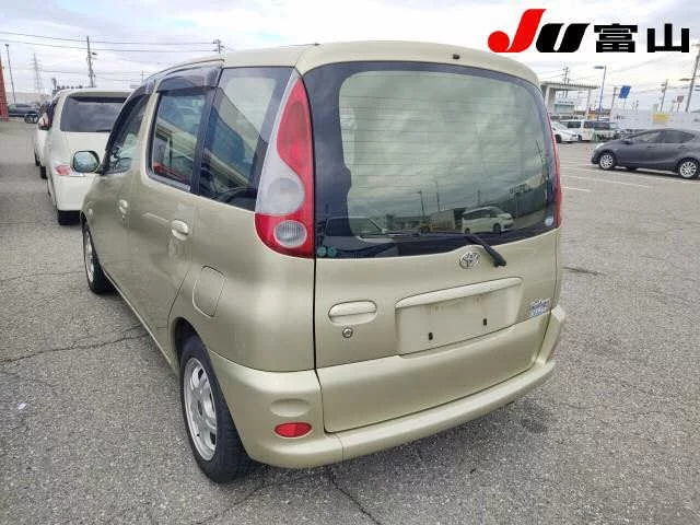 Toyota Funcargo  с аукциона в Японии