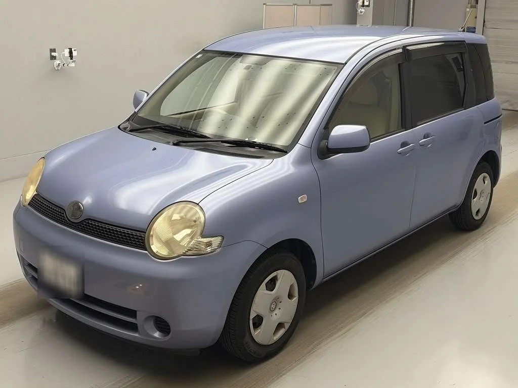 Toyota Sienta 2005