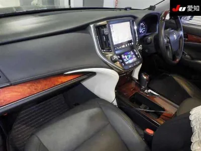 TOYOTA CROWN MAJESTA