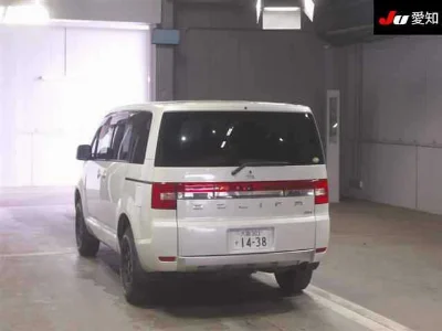 MITSUBISHI DELICA D5