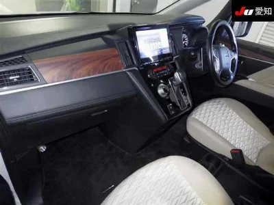 MITSUBISHI DELICA D5