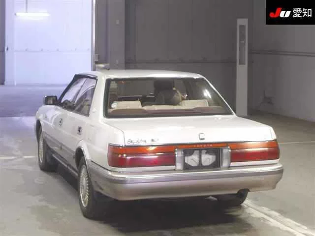 Toyota Crown  с аукциона в Японии