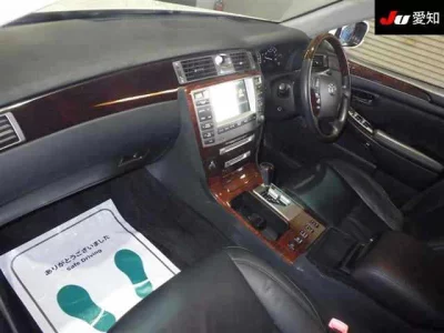 TOYOTA CROWN MAJESTA