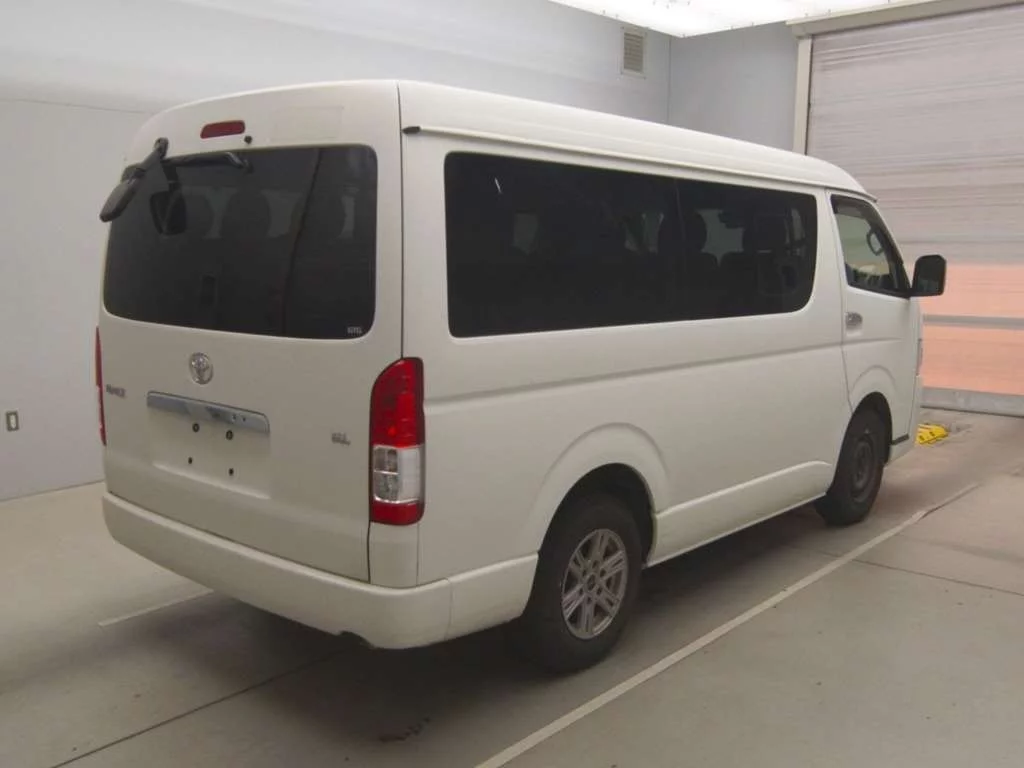 Toyota HiAce  с аукциона в Японии