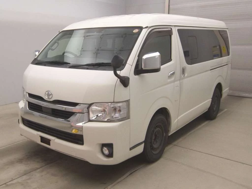 Toyota HiAce  с аукциона в Японии