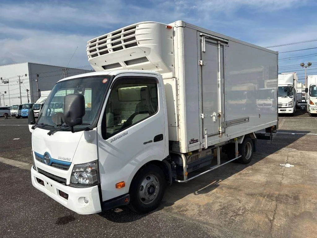 Hino Dutro  с аукциона в Японии