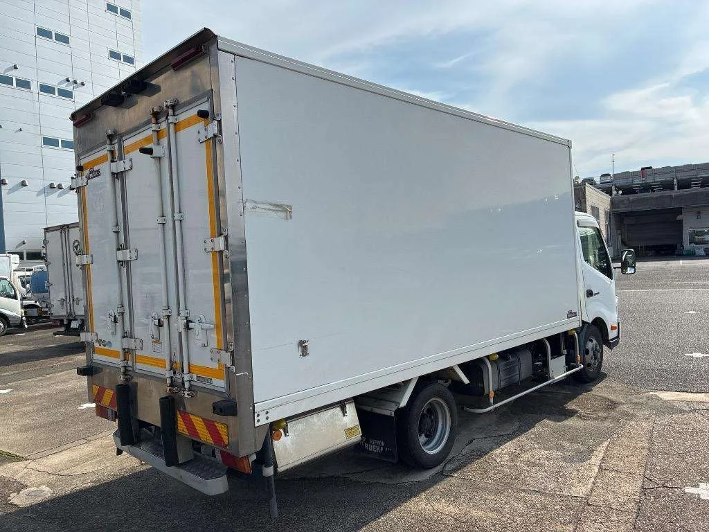 Hino Dutro  с аукциона в Японии