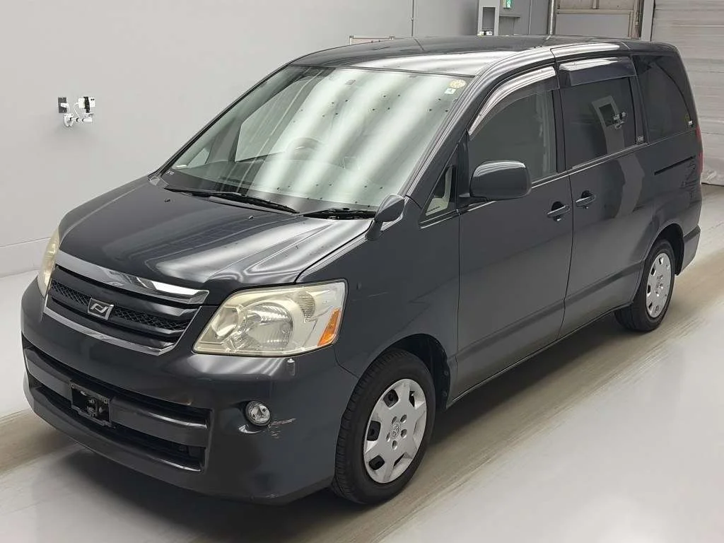 Toyota Noah 2006