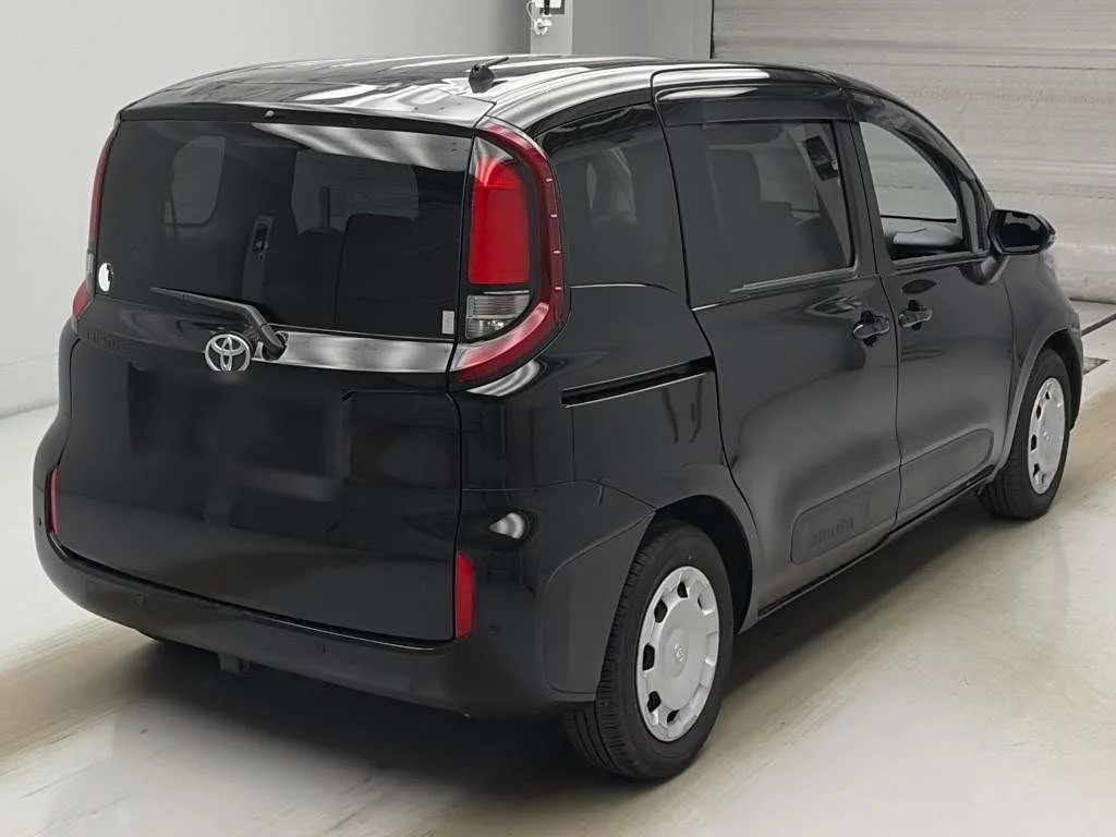 Toyota Sienta  с аукциона в Японии