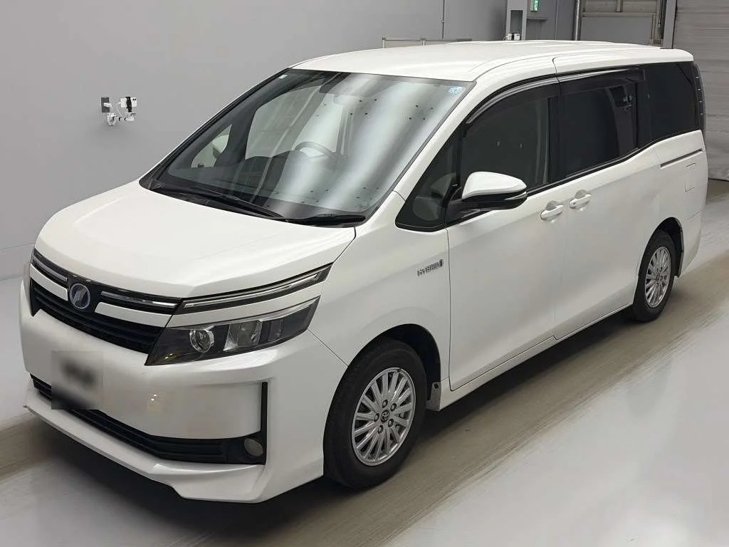 Toyota Voxy 2015