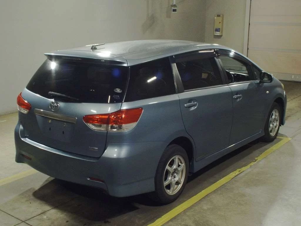 Toyota Wish  с аукциона в Японии