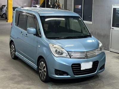 MITSUBISHI DELICA D2