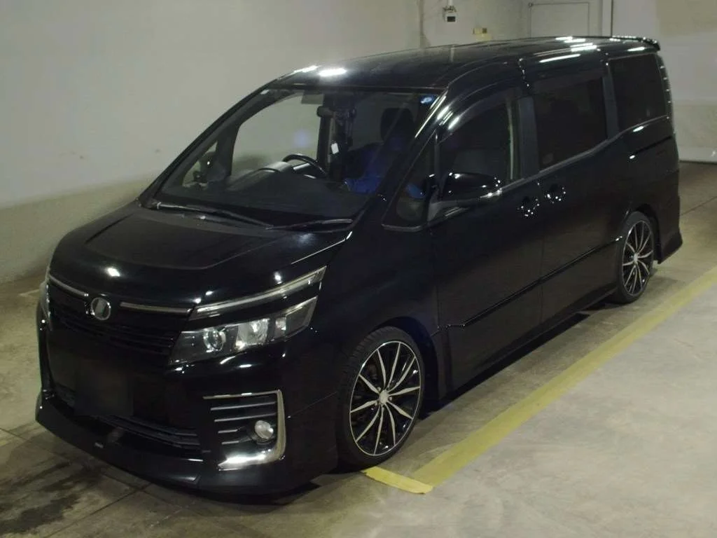 Toyota Voxy 2014